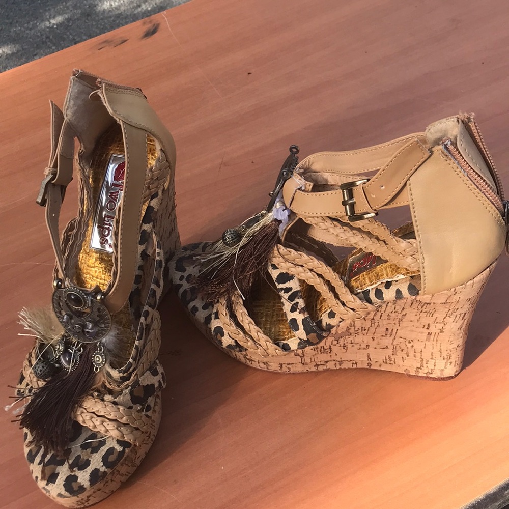 Wedge shoes